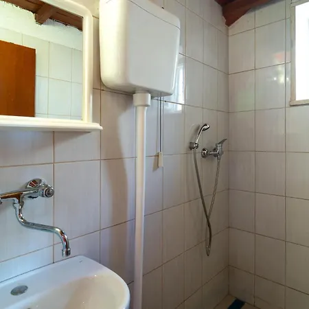 Beautiful In With Private Swimming Pool, Be Inside Or Outside *