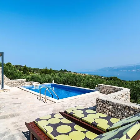 Beautiful In With Private Swimming Pool, Be Inside Or Outside *