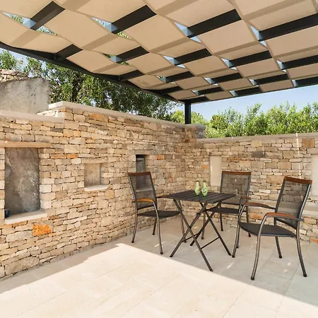 Beautiful In With Private Swimming Pool, Be Inside Or Outside